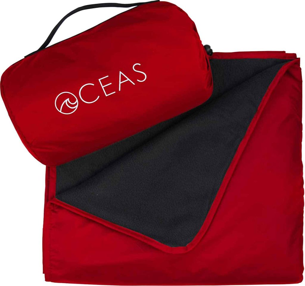 Oceas Large Waterproof Outdoor Blanket for picnic and hiking by hikingpirates
